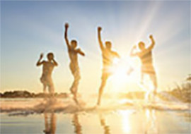 Glückliche Menschen am See Glückliche Menschen am See