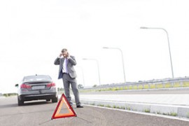 Absicherung der Gefahrenstelle mit Warndreieck Absicherung der Gefahrenstelle mit Warndreieck