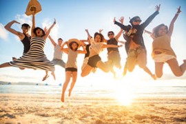 Junge Menschen am Strand Junge Menschen am Strand