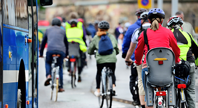 Fahrradfahrer im Straßenverkehr Fahrradfahrer im Straßenverkehr